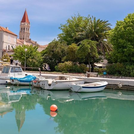Apartments And Rooms Misic Trogir Exterior foto