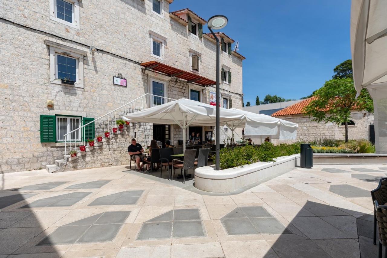 Apartments And Rooms Misic Trogir Exterior foto